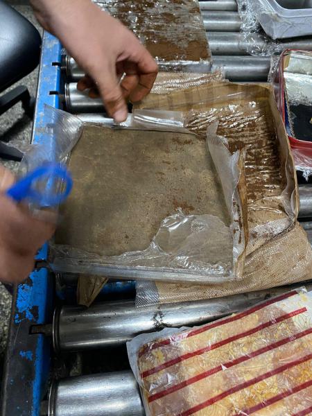 خبأت كمية من حشيشة الكيف في حقيبة سفرها بغية تهريبها... هذا مصيرها