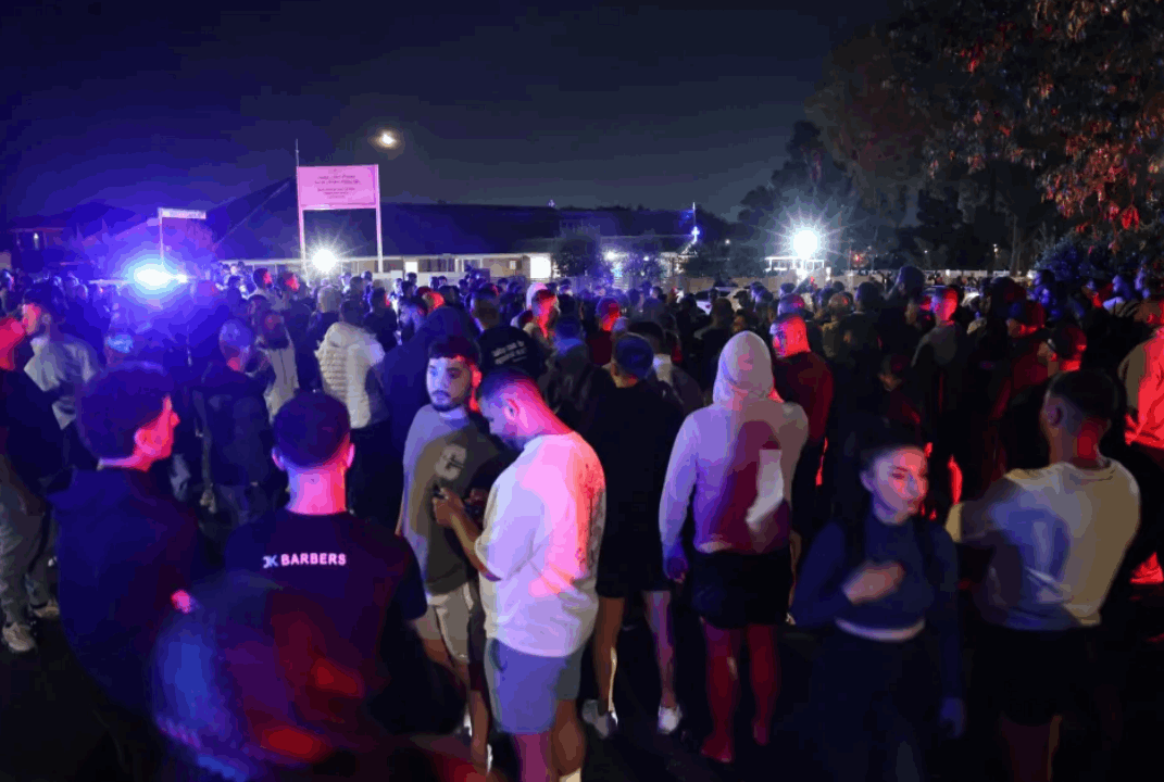  ثبتوه على الأرض فابتسم ابتسامة عريضة ... حقائق صادمة عن المراهق الذي طعن الأسقف مار ماري إيمانويل! (صور)