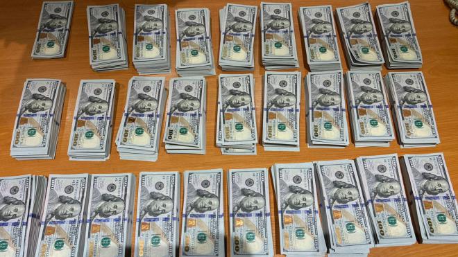 مخبأ بطريقة احترافية... إحباط محاولة تهريب مبلغ مالي مزيف إلى تركيا