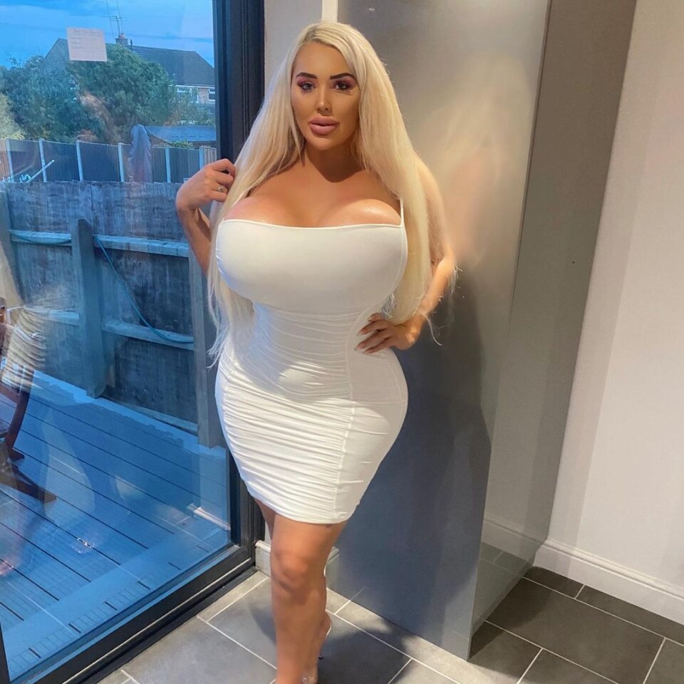 أرادت أن تشبه الباربي فأنفقت 70 ألف جنيه استرليني لذلك... ما فعلته هذه الشابة بجسدها لا يصدق وتطمح إلى إجراء المزيد! (صور)