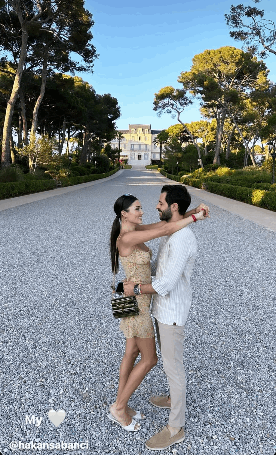 هاندي ارتشيل تعايد حبيبها في عيد الحب... هل من زواج مرتقب؟ (صور)