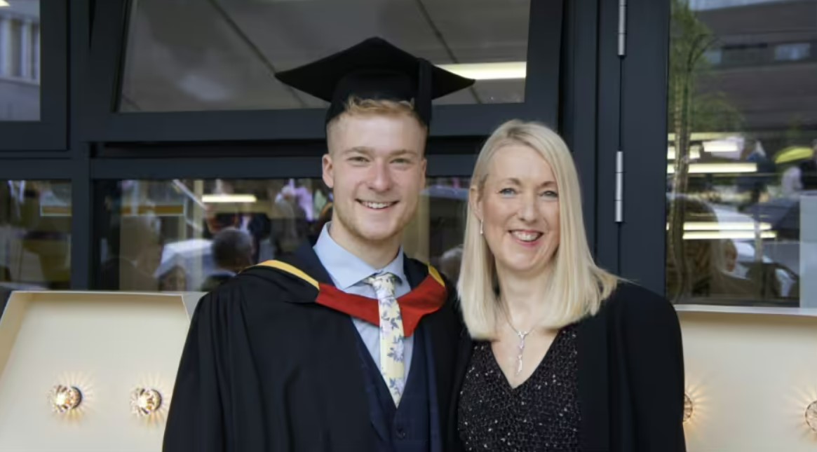 شاب يتحدى نفسه في اختبار قاس: 10 سباقات ماراثون في 10 دول أوروبية!