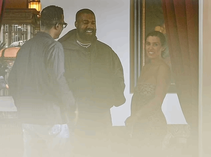 أزال أسنانه واستبدلها بأخرى أغلى من الألماس ... كاني ويست يشعل الإنترنت بمظهره الجديد! (صور)