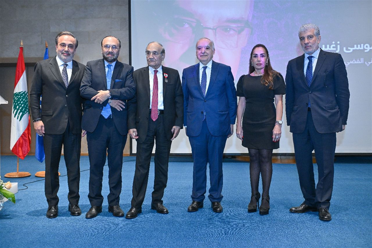 تكريم الشاعر موسى زغيب بوسام الاستحقاق اللبنانيّ الفضي 3 ExtImage 6675566 1831404928