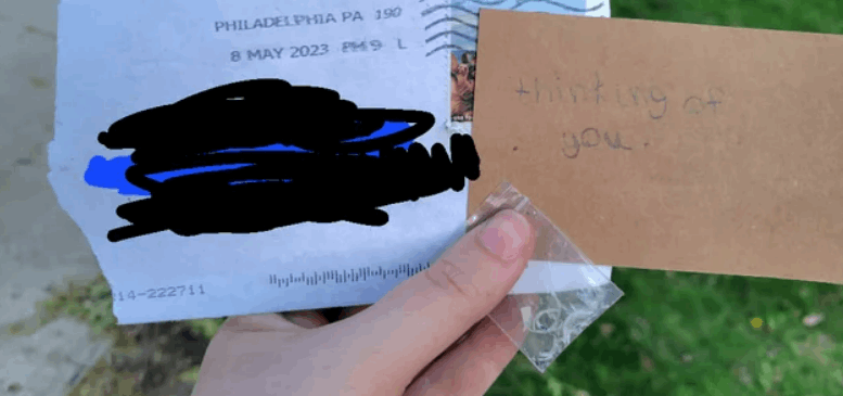  هدية في بريدها حولت حياتها الى فيلم رعب... ما تلقته يثير الريبة: قدمت بلاغا للشرطة ولكن! (صورة)