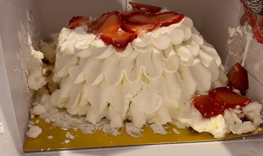 فضيحة قوالب الحلوى الميلادية المنهارة تثير ضجة في اليابان... وهذا ما أعلنته سلسلة المتاجر المصدرة! (صور)