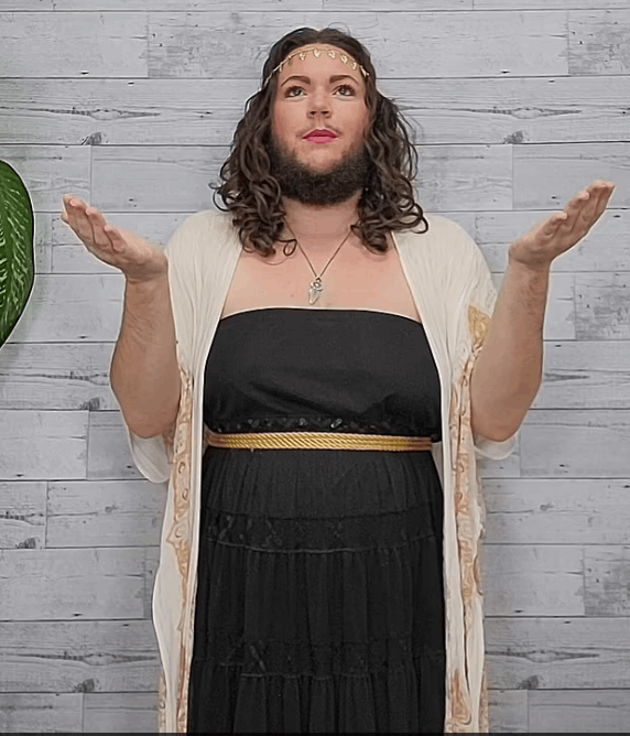 بدأت لحيتي تنمو عندما كنت مراهقة ووصفني الناس بأبشع الكلمات ... شابة تروي رحلة كفاحها مع شعر الوجه وهذه مشكلتها! (صور)