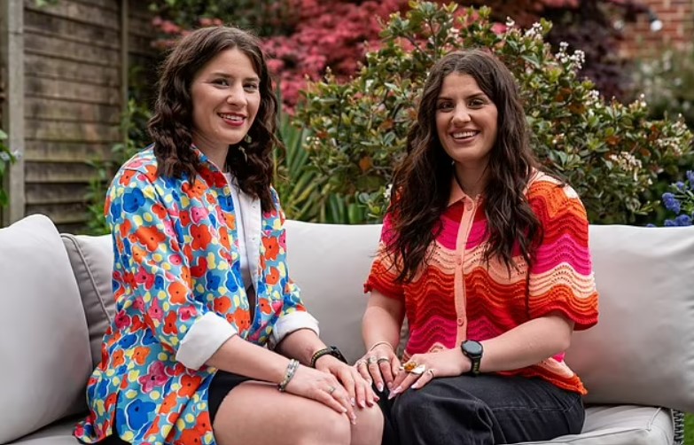 أنقذت شقيقتها التوأم من هجوم تمساح... الملك تشارلز يقدم وسام ملكي للشابة البطلة (صور)