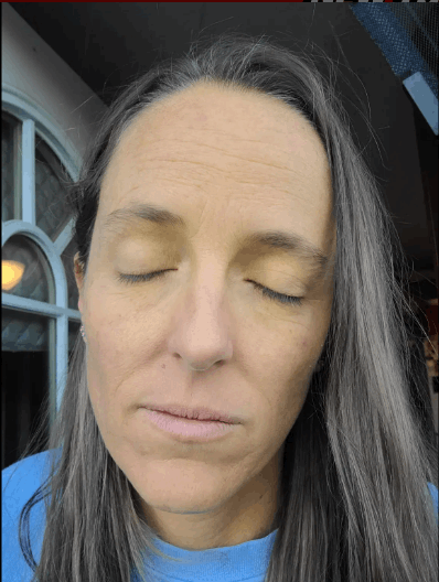 علاج عشبي لانقطاع الطمث كاد أن يودي بحياتها... اصفرار مرعب اجتاح وجهها وعينيها: اليكم ما حصل معها! (صور)