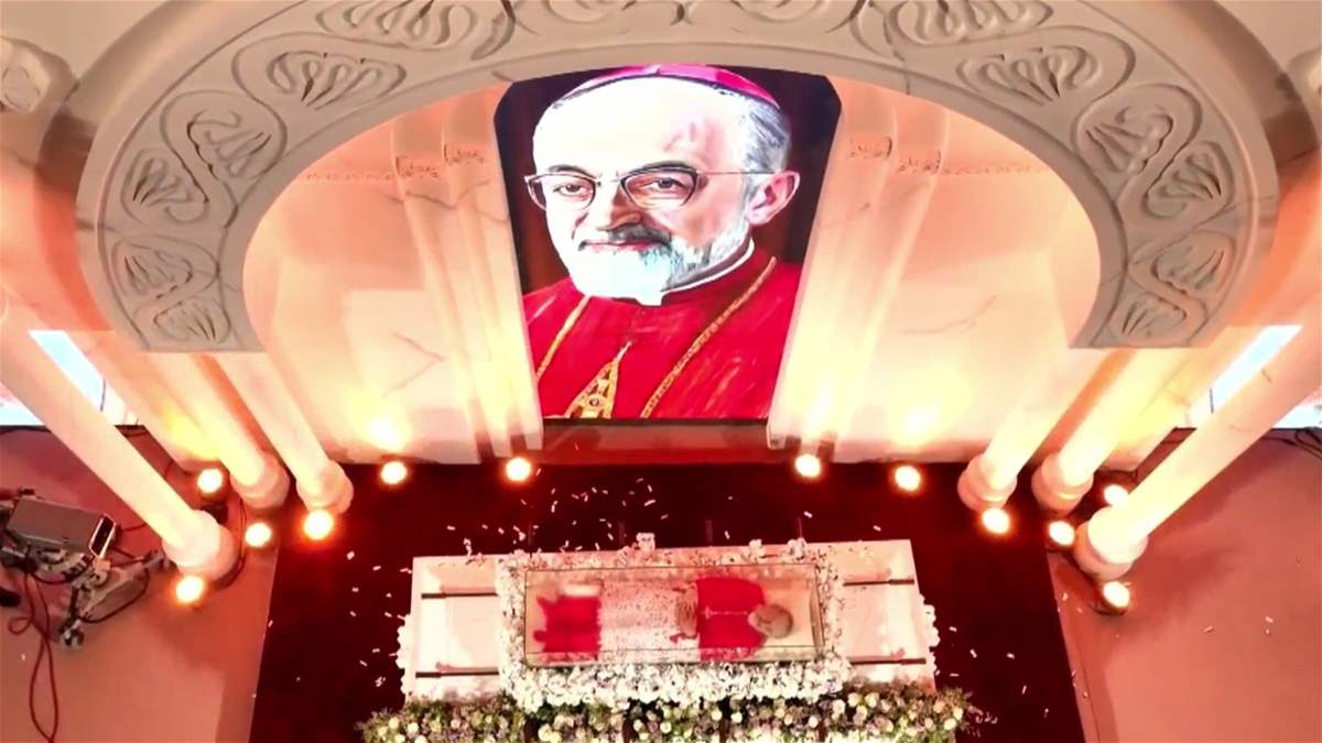 استقبال جثمان بطريرك الارمن الكاثوليك الاسبق الكاردينال كريكور بيدروس اغاجانيان في احتفال وطني في ساحة الشهداء في بيروت