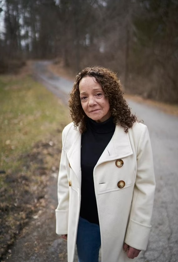 نجمة تفجع بوفاة والدتها وشقيقتها في نفس اليوم: قلبي محطم (صور)