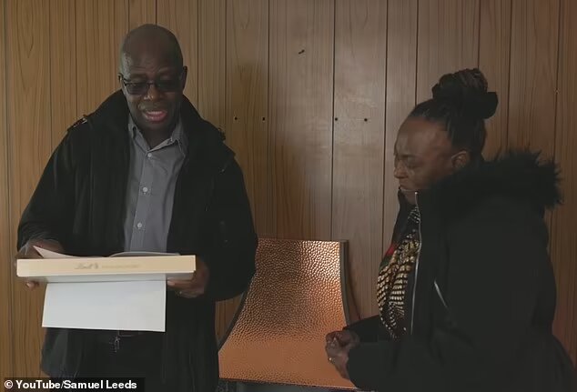 مستثمر عقاري يفاجئ أهل زوجته بهدية استثنائية وغير متوقعة... وسط ردود فعل مؤثرة للغاية! (فيديو)