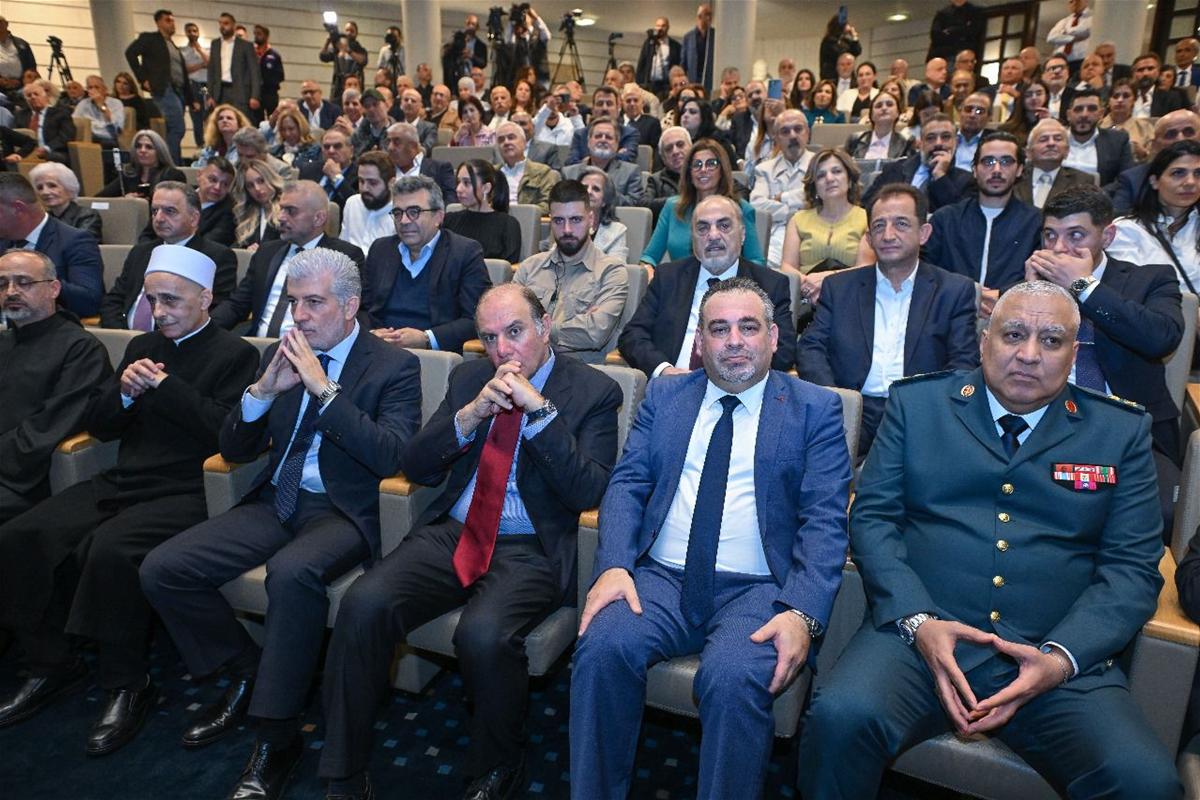 تكريم الشاعر موسى زغيب بوسام الاستحقاق اللبنانيّ الفضي 4 ExtImage 8245729 1109642368