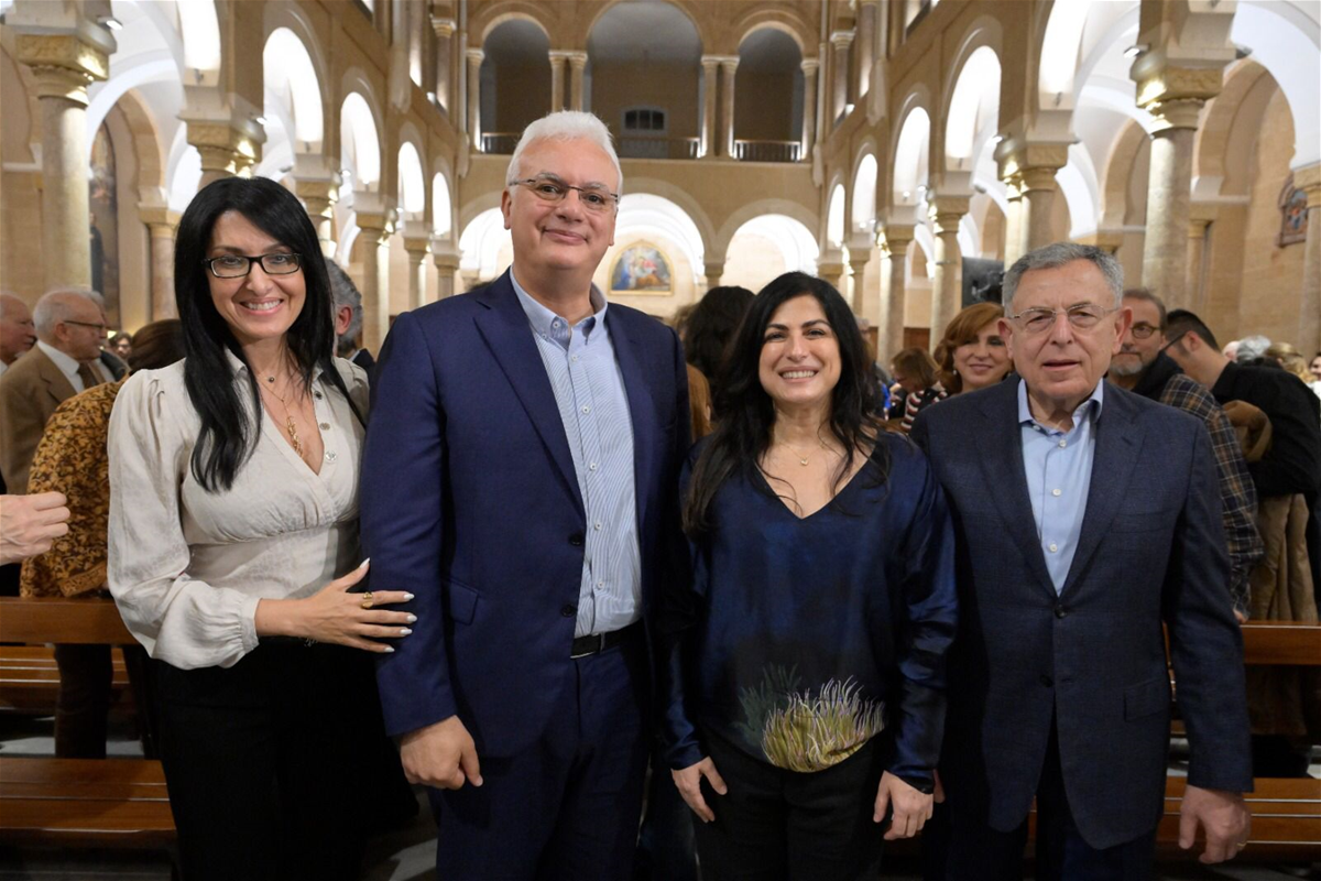 المايسترو العالمي شومان قائد الأوركسترا الفلهارمونية وعازفة البيانو بيريزوفسكي يحلقان في فضاء بيروت (صور)