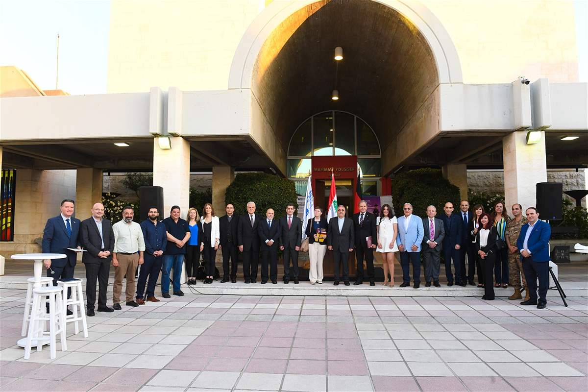 معرض صور للراحل الألماني هاينز غاوبي في جامعة سيدة اللويزة