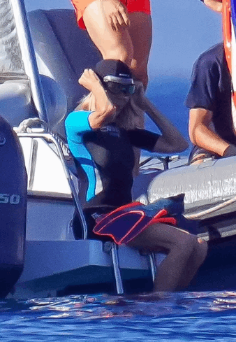 الثنائي الفرنسي الأول يستمتع بإجازة مميزة... يخت ونشاطات مائية واسترخاء! (صور)