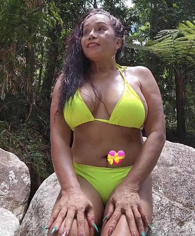  الجدة المثيرة ... امرأة ستينية تتباهى بصورها بلباس البحر! (صور)