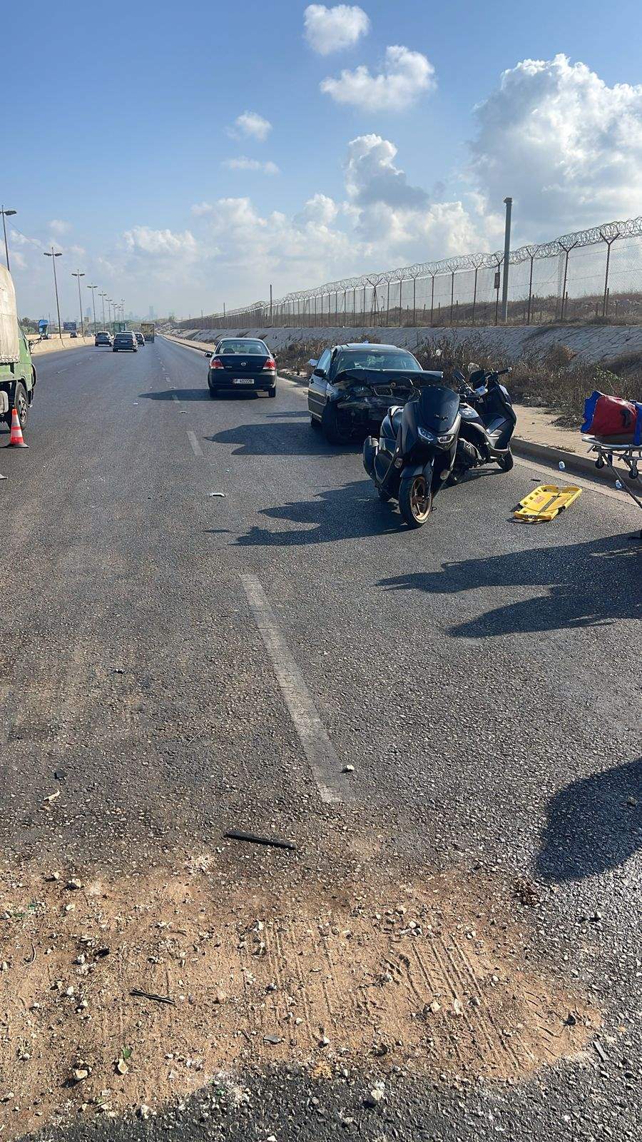 التحكم المروري: جريحان نتيجة تصادم بين سيارتين محلة الكوستا برافا باتجاه الاوزاعي