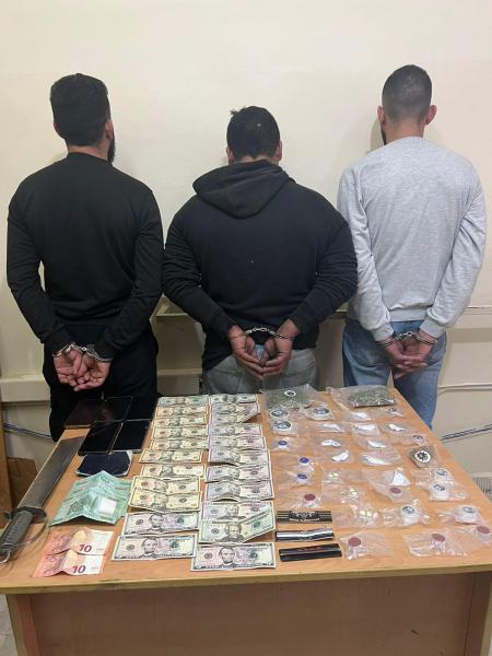 توقيف شخصين ينشطان بتجارة وترويج المخدرات في الضاحية برفقة شخص ثالث بجرم تعاطي مواد مخدر