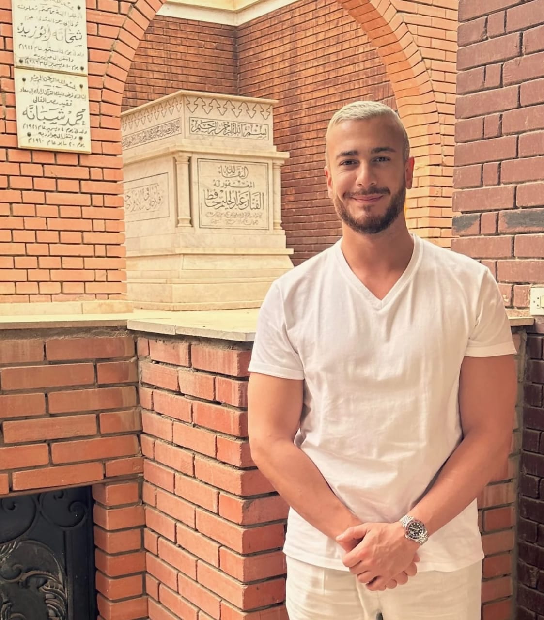 سعد لمجرد يلتقط الصور التذكارية في المقابر.. فما السبب؟