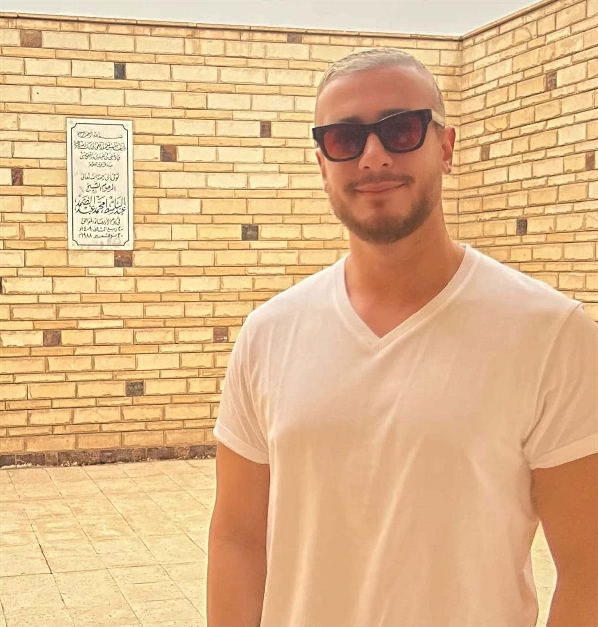 سعد لمجرد يلتقط الصور التذكارية في المقابر.. فما السبب؟