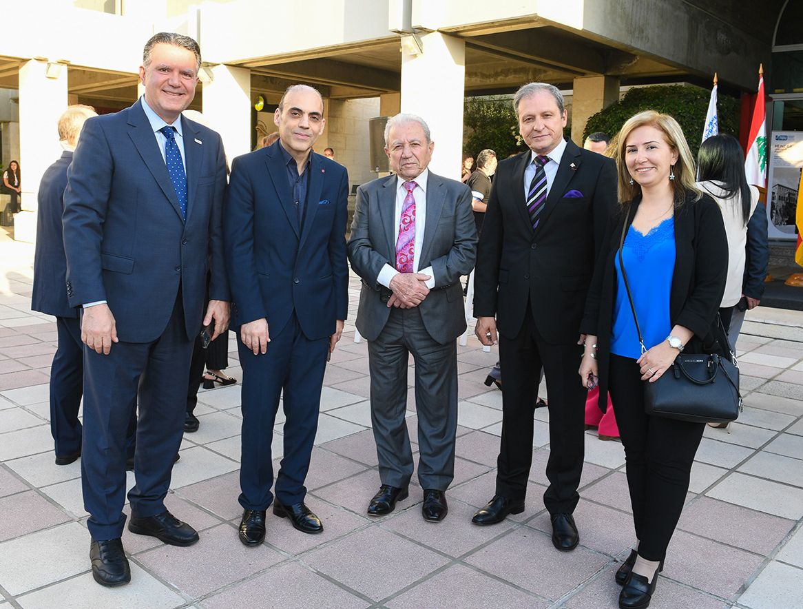 معرض صور للراحل الألماني هاينز غاوبي في جامعة سيدة اللويزة