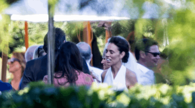 بعد عام على تنحيها عن المنصب... رئيسة وزراء نيوزيلندا السابقة تدخل القفص الذهبي (صور)