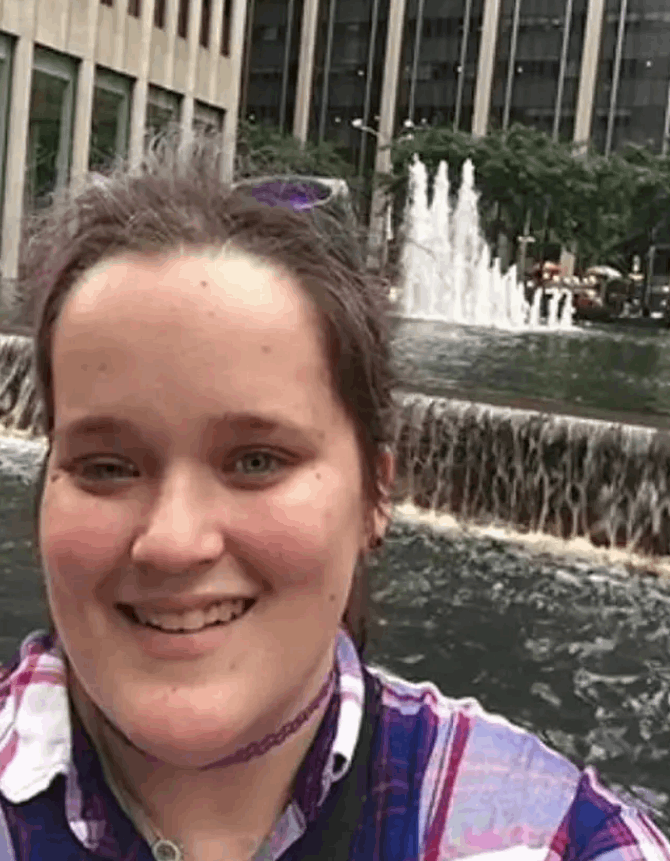 صورة سيلفي كشفت لها حقيقة مرعبة... ما حصل معها بعد ذلك غير حياتها! (صورة)