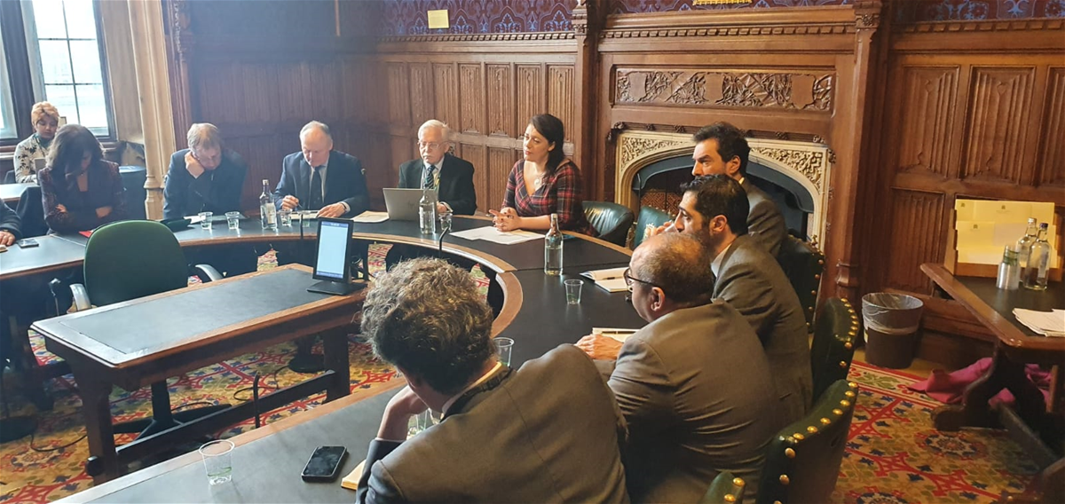 الوفد النيابي اللبناني يلتقي في هذه الأثناء بمسؤولين في لجنة العلاقات الخارجية ولجنة التطوير في مجلس العموم البريطاني