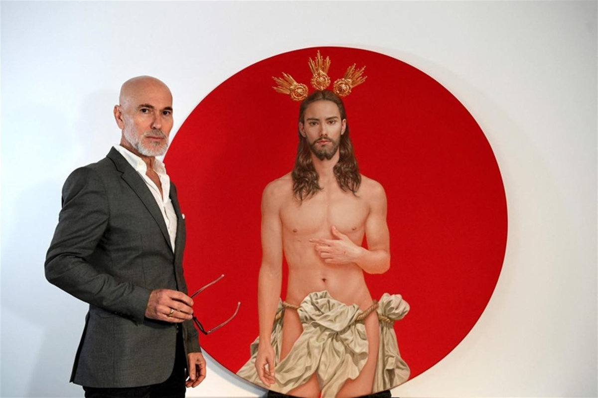  تجسيد أنثوي مهين يحمل طابعا جنسيا ... ملصق عن السيد المسيح يثير الغضب في هذا البلد والرسام يرد: عقول مريضة! (صور)