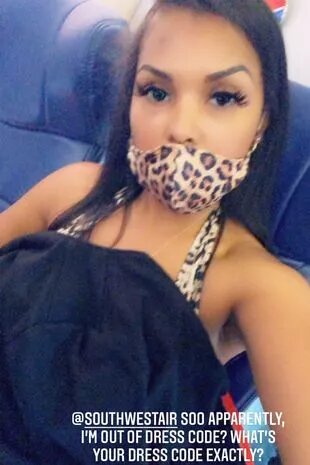 الطلب من امرأة مغادرة الطائرة... والسبب مخالفتها قواعد اللباس ؟! (صور)