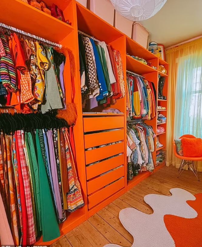 هوسها باللون البرتقالي دفعها للقيام بأمور جنونية... وهذا مصدر إلهامها! (صور)