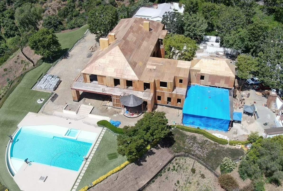 قيمته أكثر من 50 مليون دولار... أديل تعيد بناء منزلها الجديد: لن تصدقوا ممن اشترته (صور)