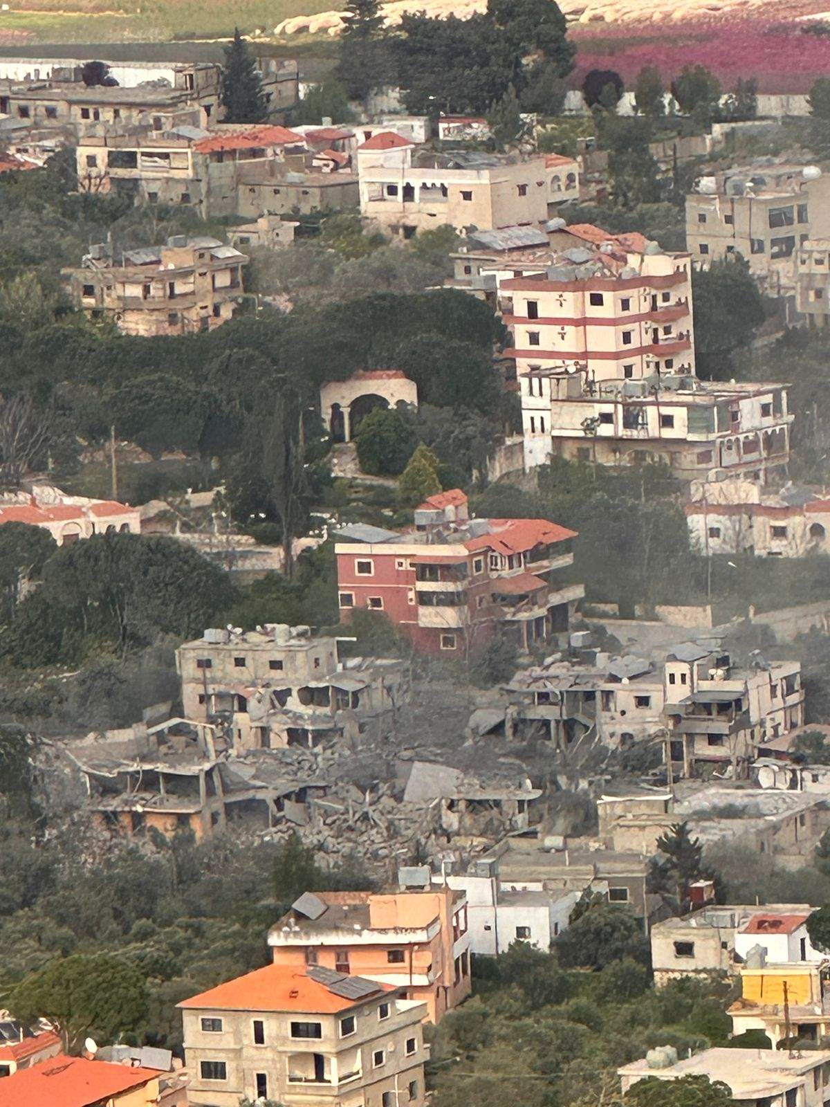 غارة على كفركلا استهدفت حيا سكنيا ودمرت عددا من المنازل (صورة)