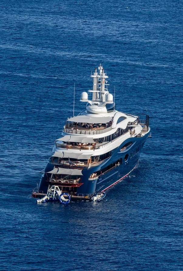 مارك زوكربيرغ يحتفل بعيد والده على متن يخته الجديد: لن تصدقوا قيمته! (صور)