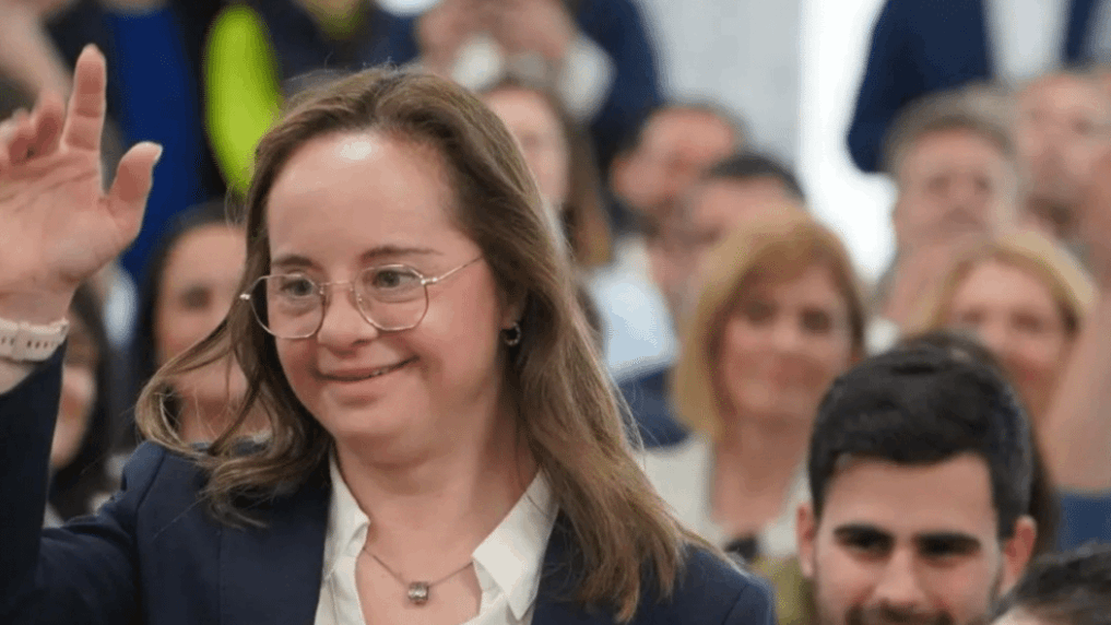 إنجاز تاريخي... انتخاب أول نائبة في البرلمان مصابة بمتلازمة داون في هذا البلد!