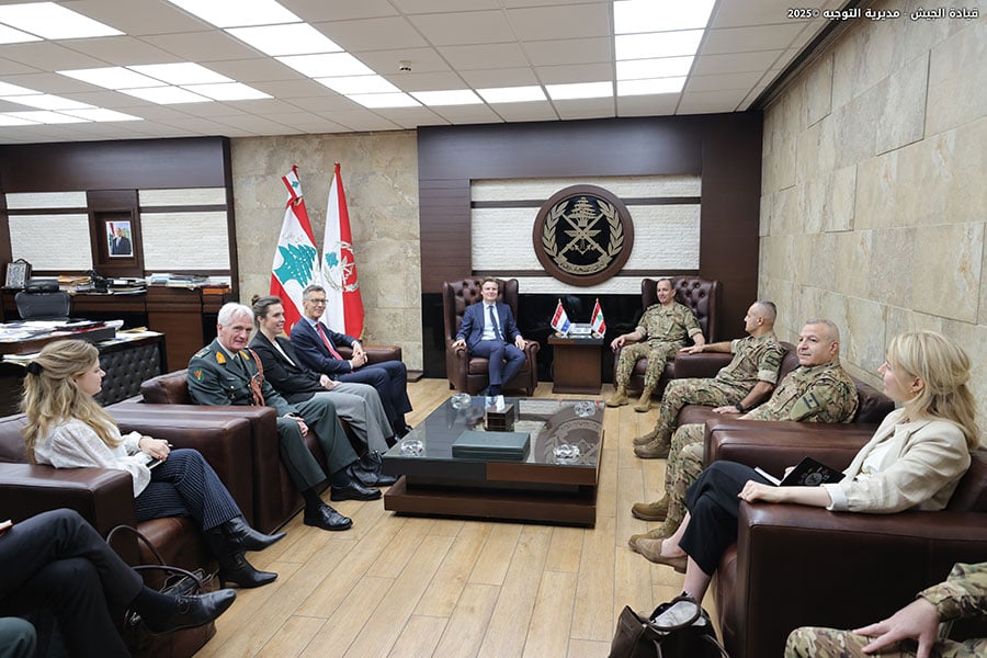 قائد الجيش استقبل وفدين بريطاني وهولندي 2 ExtImage 9660699 1530723968