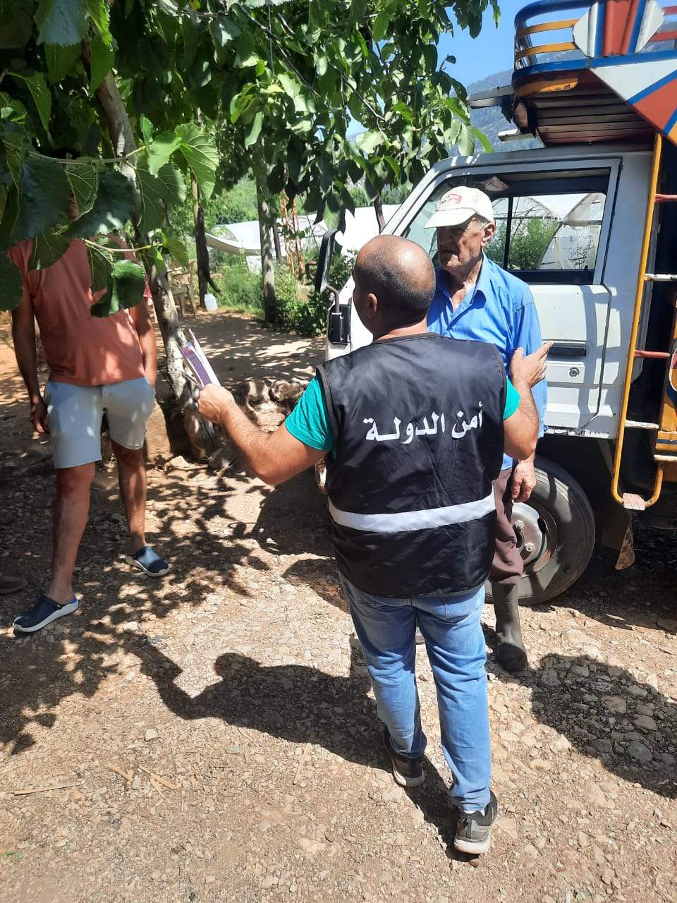 أمن الدولة في الشمال تخلي بلدة كفرحزير من النازحين السوريين