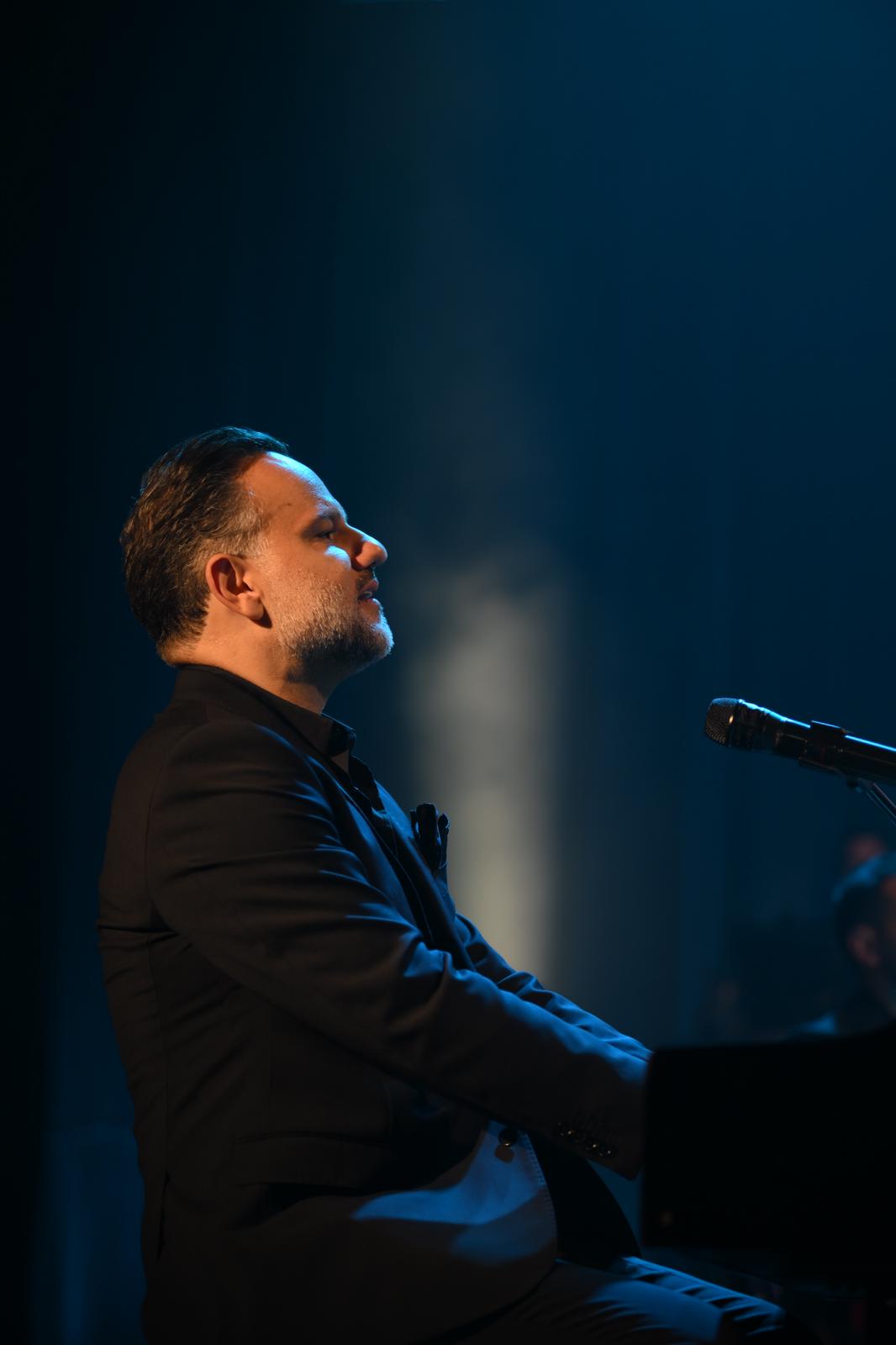  ليلة حب ... سليم عساف يحيي حفله الأول في كازينو لبنان ويطلق رجعني ع لبنان (صور)