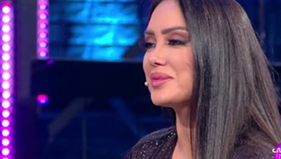 دخول الراقصة اليسار