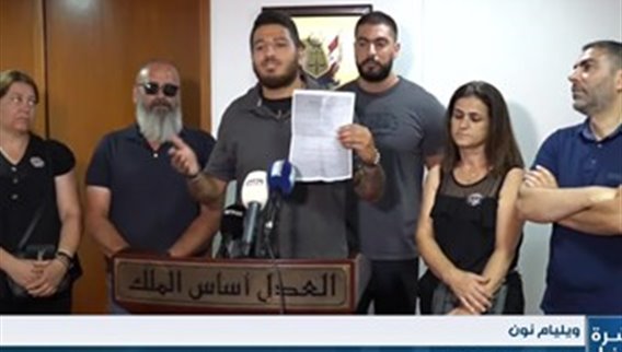 خوري التقى وفدا من اهالي ضحايا الانفجار