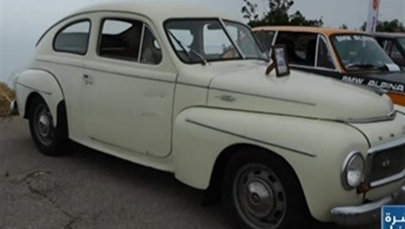 تاريخ وذكريات نحو 48 سيارة قديمة استحضرها مالكوها في معرض بيت مري للسيارات الكلاسيكية