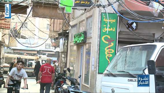 مخيم برج البراجنة مقصد لبنانيين وسوريين لشراء دواء مفقود أو رخيص