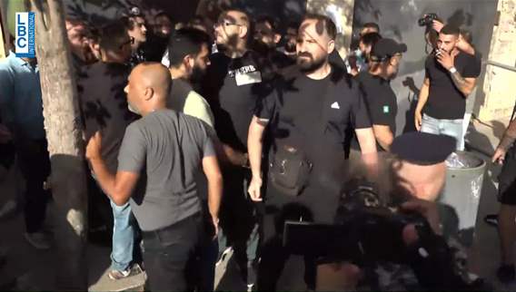 Number of young men attack demonstrators in outside Grand Serail