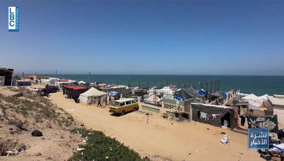 Displaced families from Rafah are displaced on the sand