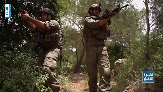إسرائيل تفاوض سوريا وتحشد قواتها قرب الحدود مع لبنان