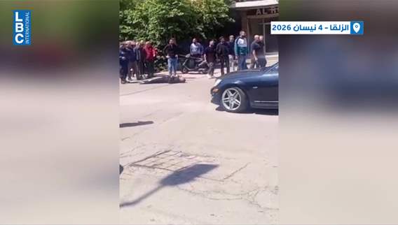 في سوق الزلقا التجاريّ زجاج داكن يؤدّي إلى إطلاق النار