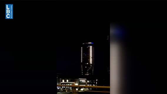 من وراء لافتات Happy 4th of July على طرقات لبنان؟