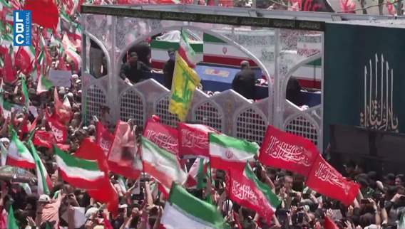 المرشد الايراني الراحل بين الملايين في شوارع طهران