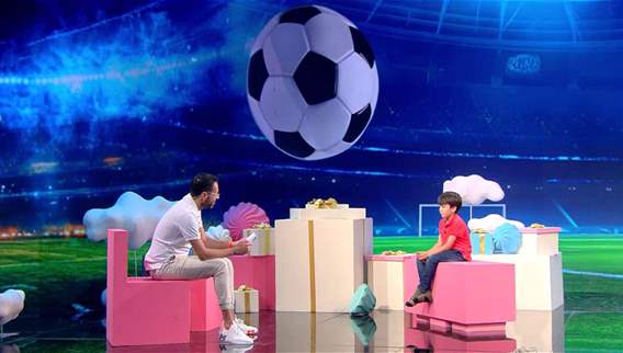 أحمر بالخط العريض